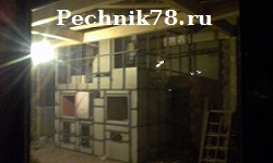 печной комплекс барбекю по проекту печи для беседки в каталоге барбекюшниц из кирпича, сложен в поселке Рощино в летней кухни.